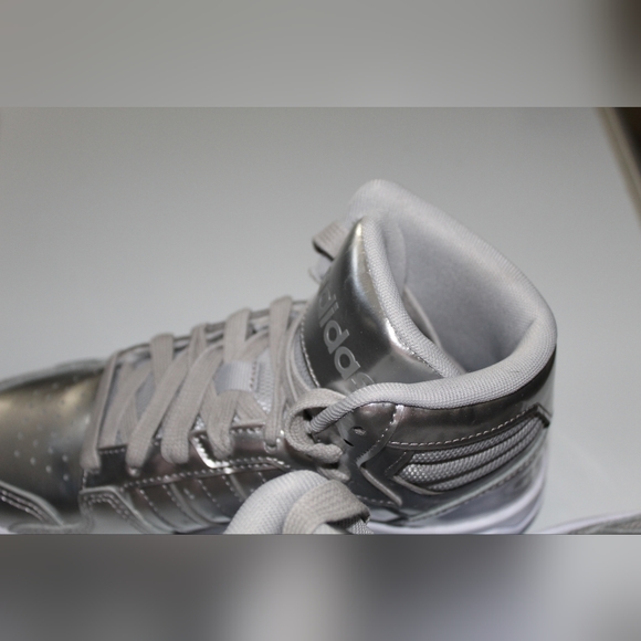 ✨🆕✨ NWOB ADIDAS Entrap Mid Silver Metallic - Picture 11 of 16